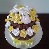 my first cigarello cake with sugar roses xxx