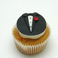 Engagement cupcakes