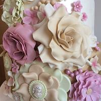 Brooches and Roses Wedding Cake