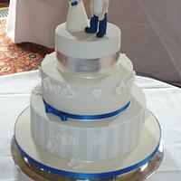 Ivory & royal blue wedding cake