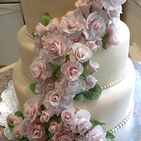 Roses & Pearls Wedding Cake