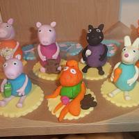 Peppa pig cupcake name board (plus my daughters first attempt at a figure)