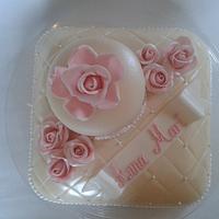 Pillow cake with roses and pearls