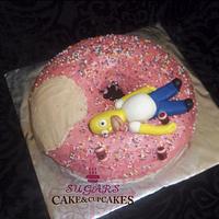 Donut-shaped cake with Homer simpsom