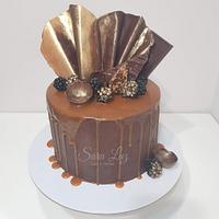 Chocolate and SaltedCaramel Drip Cake 