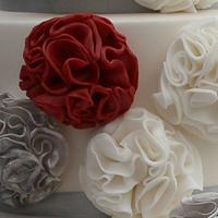 Scrunch flower wedding cake