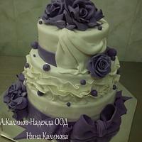Wedding cake with purple roses