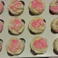 "It's a Girl!"Cupcakes