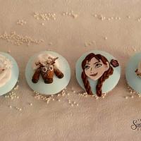 Frozen themed cupcakes 