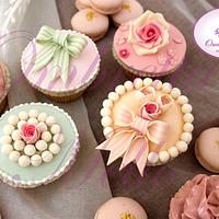Courtly cupcakes