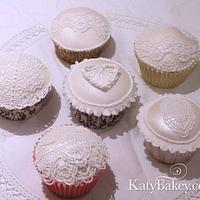 Cake Lace and royal icing cupcakes