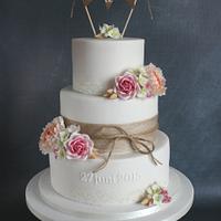 Burlap and lace wedding cake