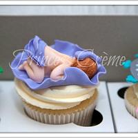 Anne Geddes inspired Baby Shower cupcakes - fondant baby toppers
