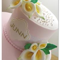 Simple Elegant Lily Floral Cake