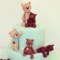 Teddy bears family cake