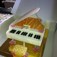 Piano birthday cake.