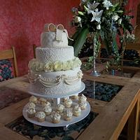 VINTAGE WEDDING CAKE...