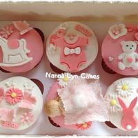 Baby Shower cake with cupcakes