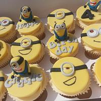 Minions cupcakes, inspired from Dispicical me film 