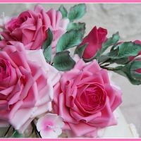 Weddingcake pink roses & pearls