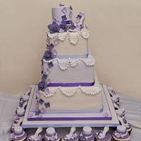 Top hat and shoe wedding cake