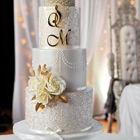 Gold & champagne wedding cake 
