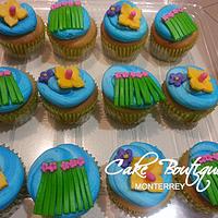Luau Cake and Cupcakes