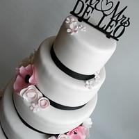 Mr & Mrs De Leo wedding cake