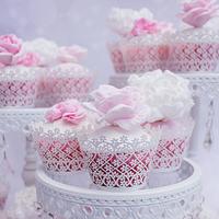 Rose ,lace and peony cupcakes 