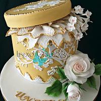 Hatbox and roses Hatbox and roses