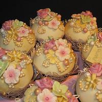 vintage flower cupcakes 