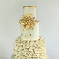 Dalia flower wedding cake