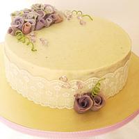 White chocolate buttercream cake with chocopan roses