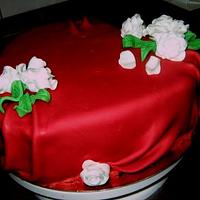 heart cake/ hite roses