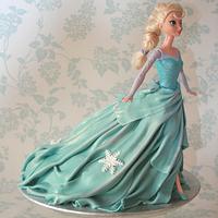 Walking Elsa cake