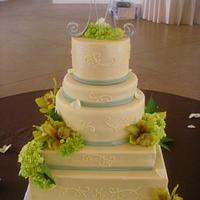 Round and Square Wedding Cake 