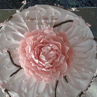 Dusty pink flower cake