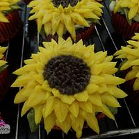 Buttercream Sunflower Cupcakes