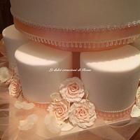 Shiny bridal cake with roses