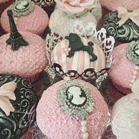Paris themed cupcakes