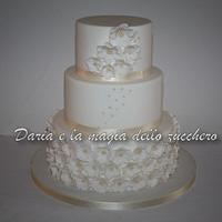 Simply chic wedding cake