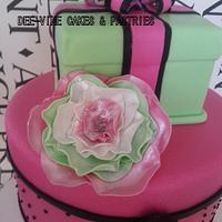 gift box pink cake