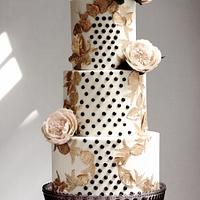 CLASSIC WEDDING CAKE
