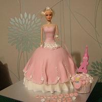 Princess birthday cake with lamb cupcakes
