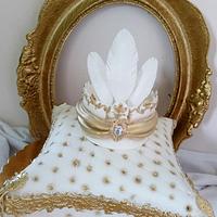 Pillow crown cake