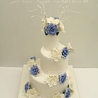 WEDDING CAKE - LILIAC AND WHITE