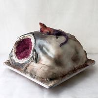 Geode cake with lizard