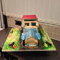 Old fashion car cake