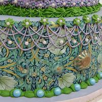 Jugendstil Swan Wedding Cake