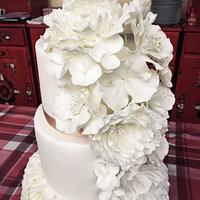 White flowers ruffel cake